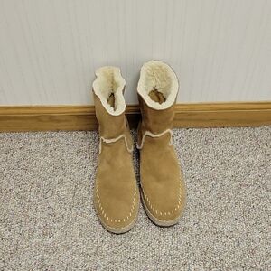 UGG Ailish Tan Boots with Shearling Lining, Sz 8.5 NWOT winter Suede